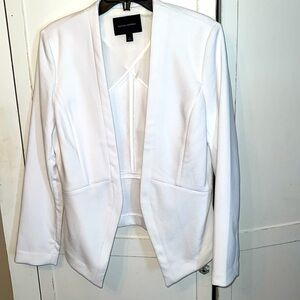 Banana Republic collarless peplum blazer in white. Size 14